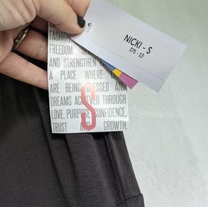 Lularoe Nikki dress comes with pockets